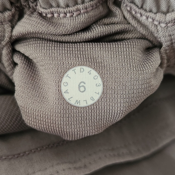 Lululemon Hotty Hot Short - Picture 13 of 13